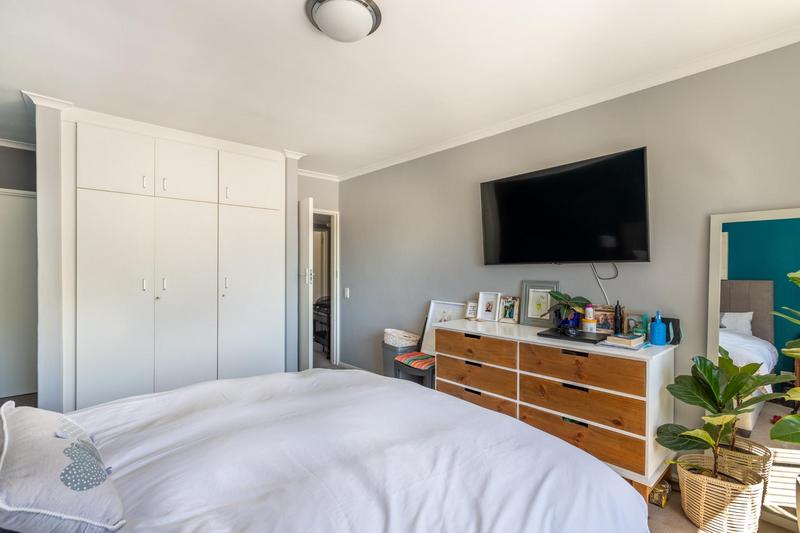 To Let 4 Bedroom Property for Rent in Pinelands Western Cape